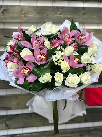 Букет цветов из: Розы и Хризантемы в Бороздиновской