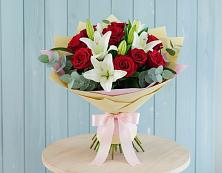 Букет цветов из:  Лилии и Розы в Бороздиновской