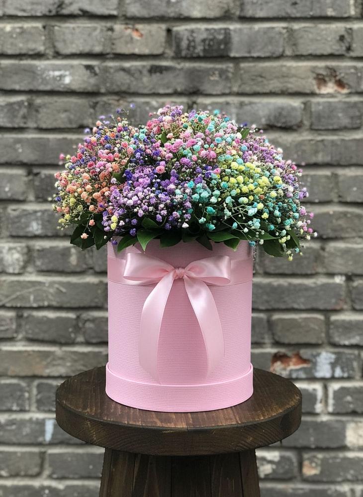 Цветочная композиция из Гипсофила и Розы в шляпной коробке в Бороздиновской