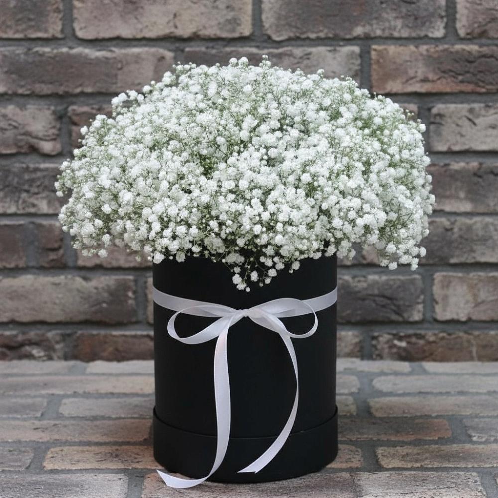 Цветочная композиция из Гипсофила в шляпной коробке в Бороздиновской