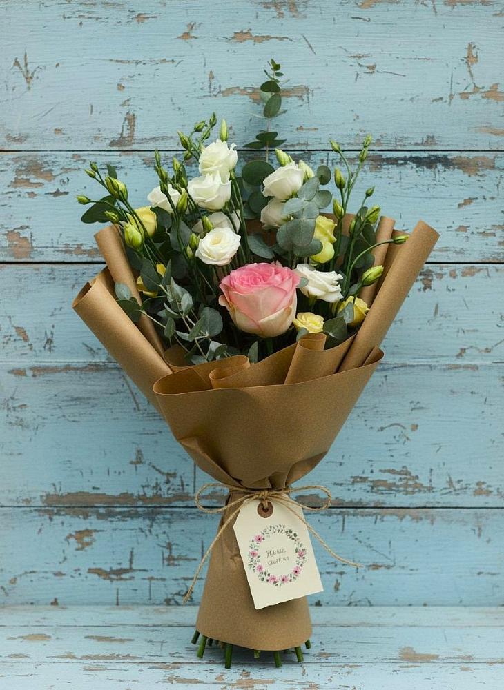 Букет цветов из: Розы и Лизиантусы в Бороздиновской