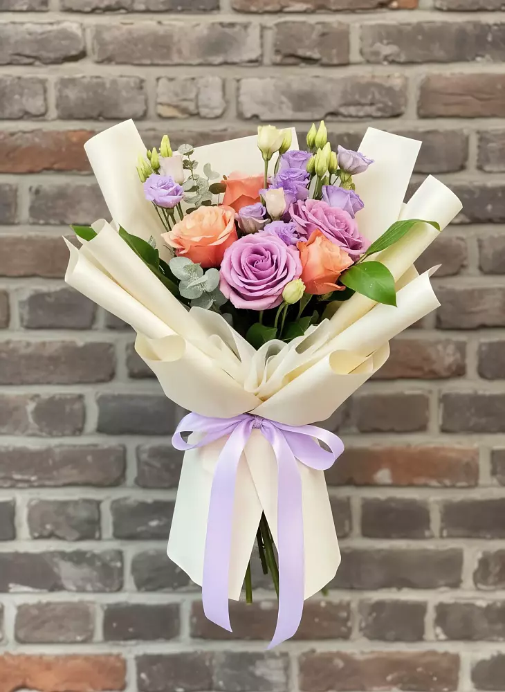 Букет цветов из: Лизиантусы и Розы в Бороздиновской