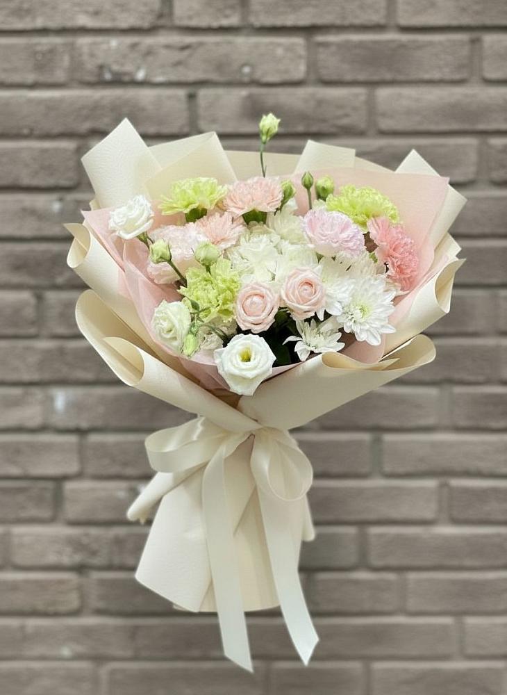 Букет цветов из: Гвоздики, Розы, Лизиантусы и Хризантемы в Бороздиновской