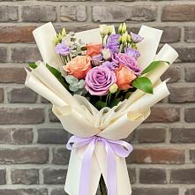 Букет цветов из:  Лизиантусы и Розы в Бороздиновской