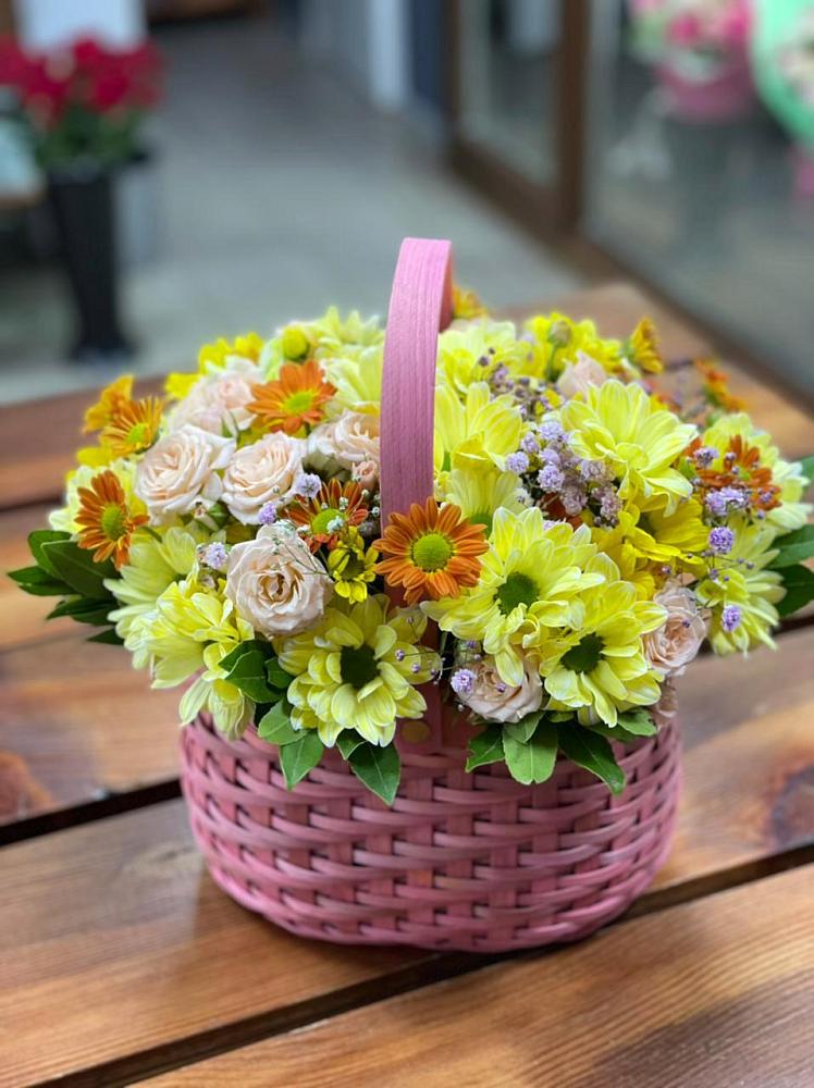 Цветочная композиция из Хризантемы и Розы в корзине в Бороздиновской