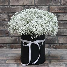 Цветочная композиция из Гипсофила в шляпной коробке в Бороздиновской