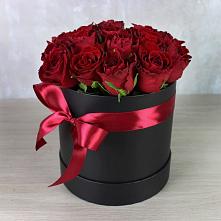 Цветочная композиция из Розы в шляпной коробке в Бороздиновской