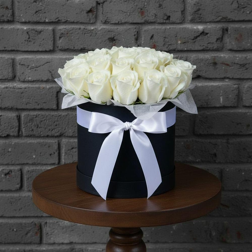 Цветочная композиция из Розы в шляпной коробке в Бороздиновской