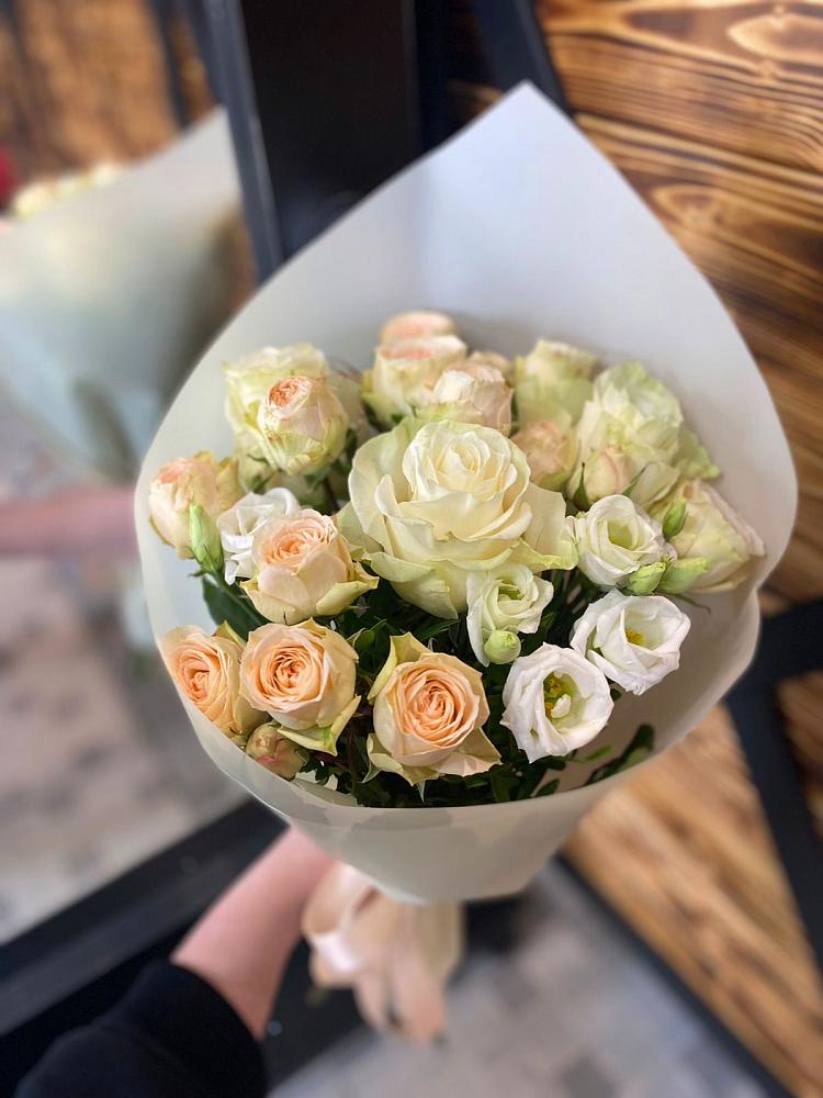 Букет цветов из: Розы и Лизиантусы в Бороздиновской